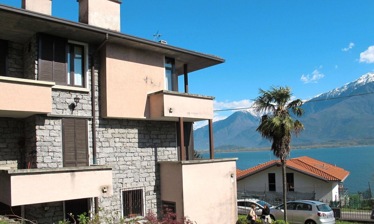 Trezzone Apartment | Nice apartment for 6 people with WIFI, hot tub, TV, patio and pets allowed