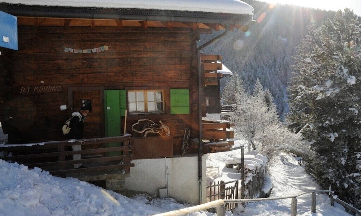 Saint-Luc Ski Chalet | Outside: chalet for max. 5 people in the center of the old village with direct and easy access, balc