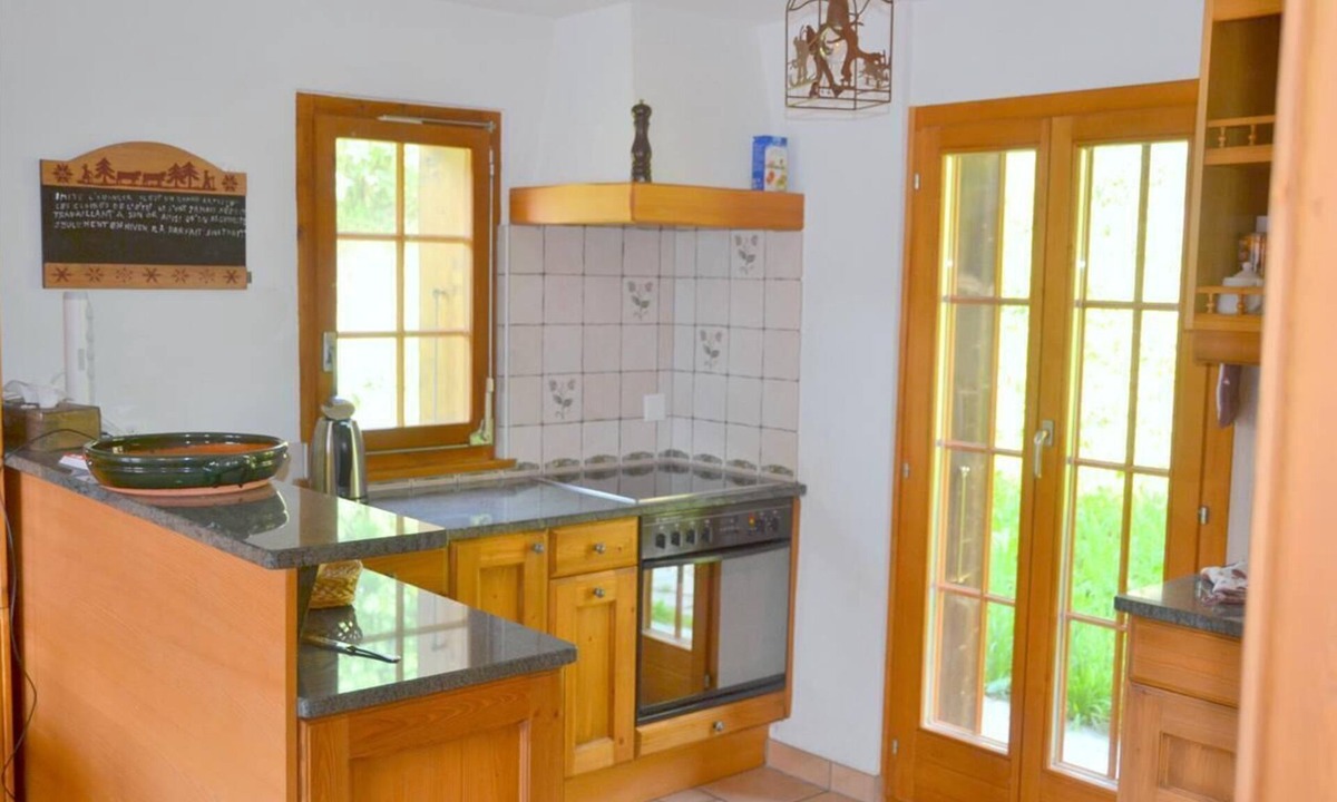 St. Luc Ski Chalet | Outside : flat on the 2 upper floors of a chalet, in the center of the old village, for 6 persons -I