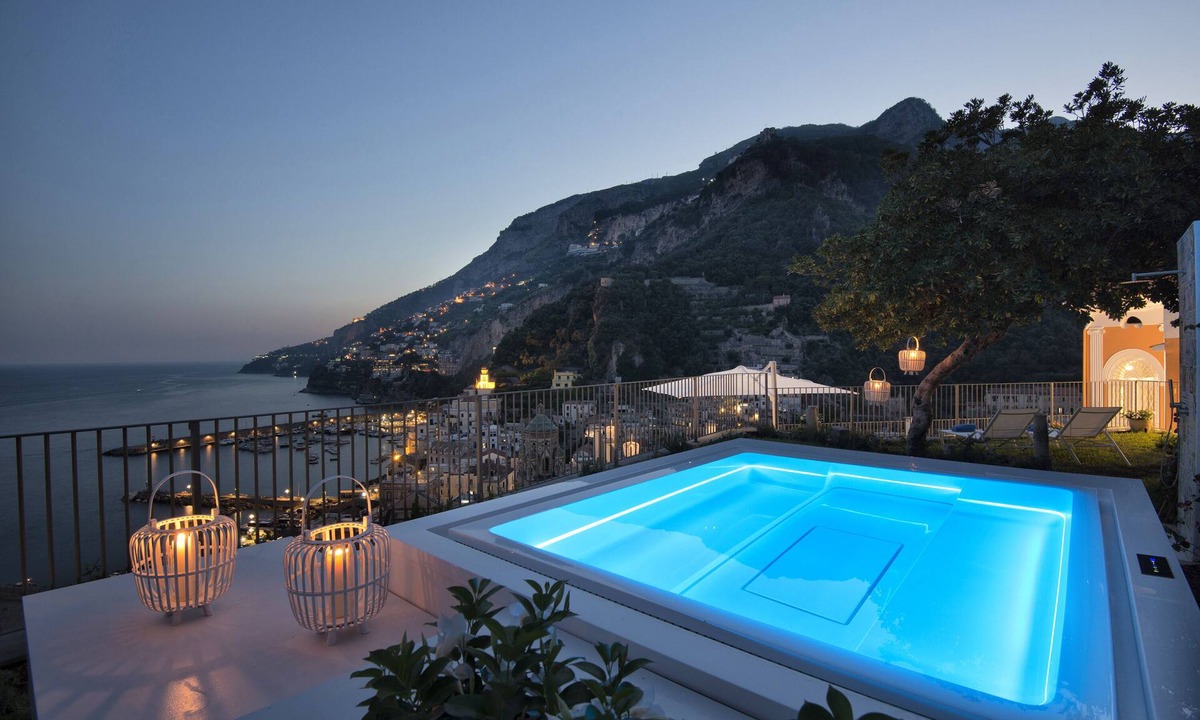Pogerola Villa | Palazzo della Storia with Sea View, Jacuzzi, Terraces, Breakfast and Aircon