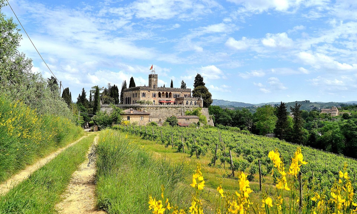 Poggibonsi Other | Panoramic castle with large pool on the walls. Ideal for weddings and events