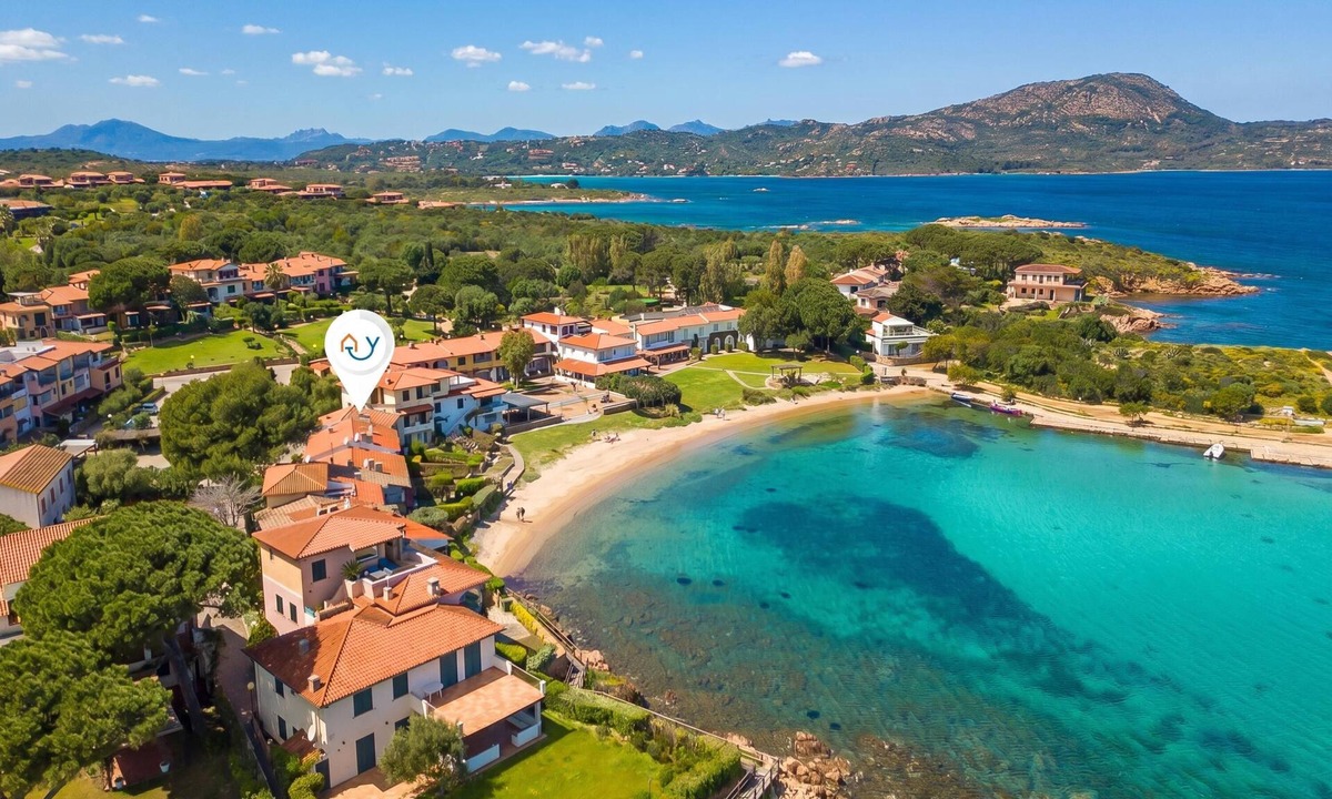 Porto San Paolo Apartment | Piazzetta Villa Pieds Dans L’eau, Porto San Paolo, Italy