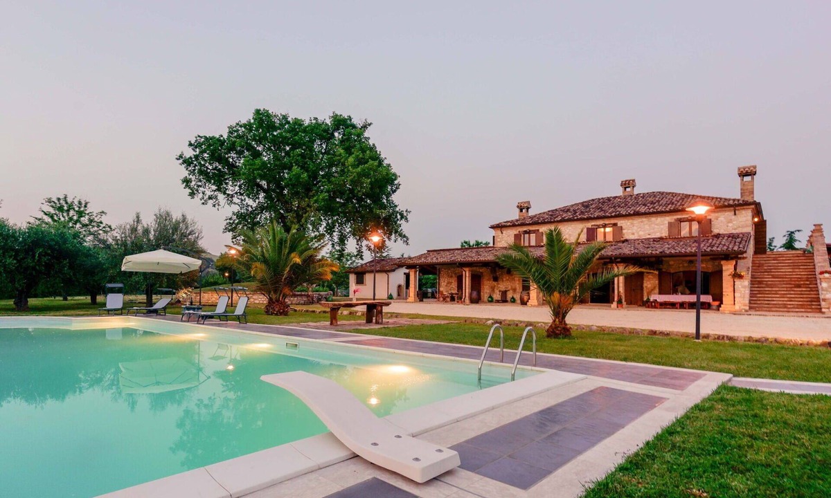 Campli Villa | Private Villa with hot tub, WIFI, sauna, private pool, TV, patio, panoramic view, close to Teramo