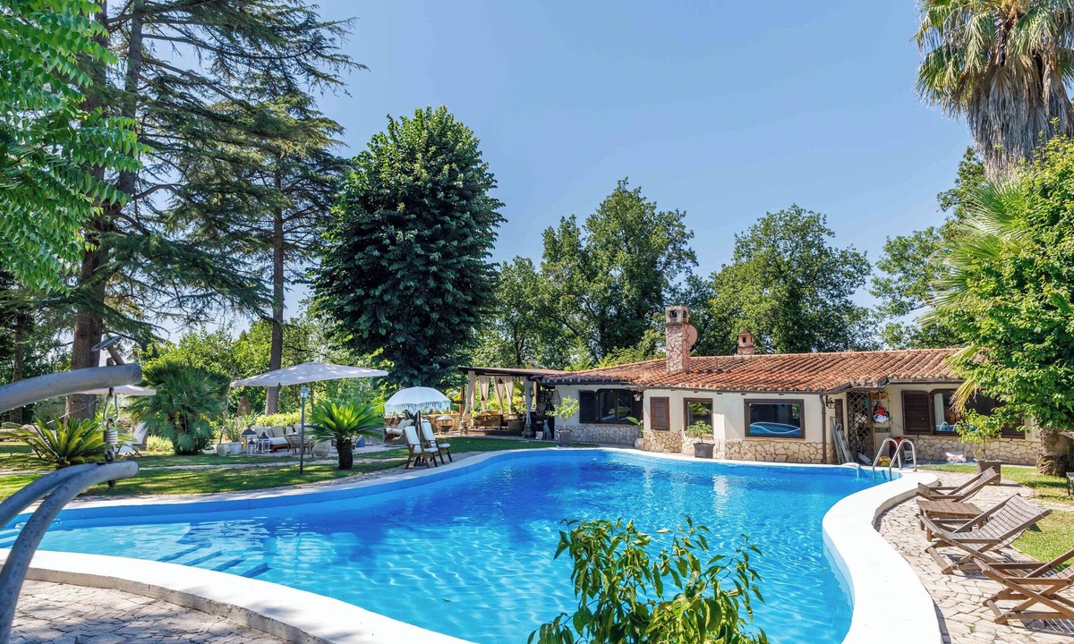 Zona LVIII Prima Porta Villa | Private Boutique Villa in Rome – Pool, Jacuzzi & Garden, 20min to City