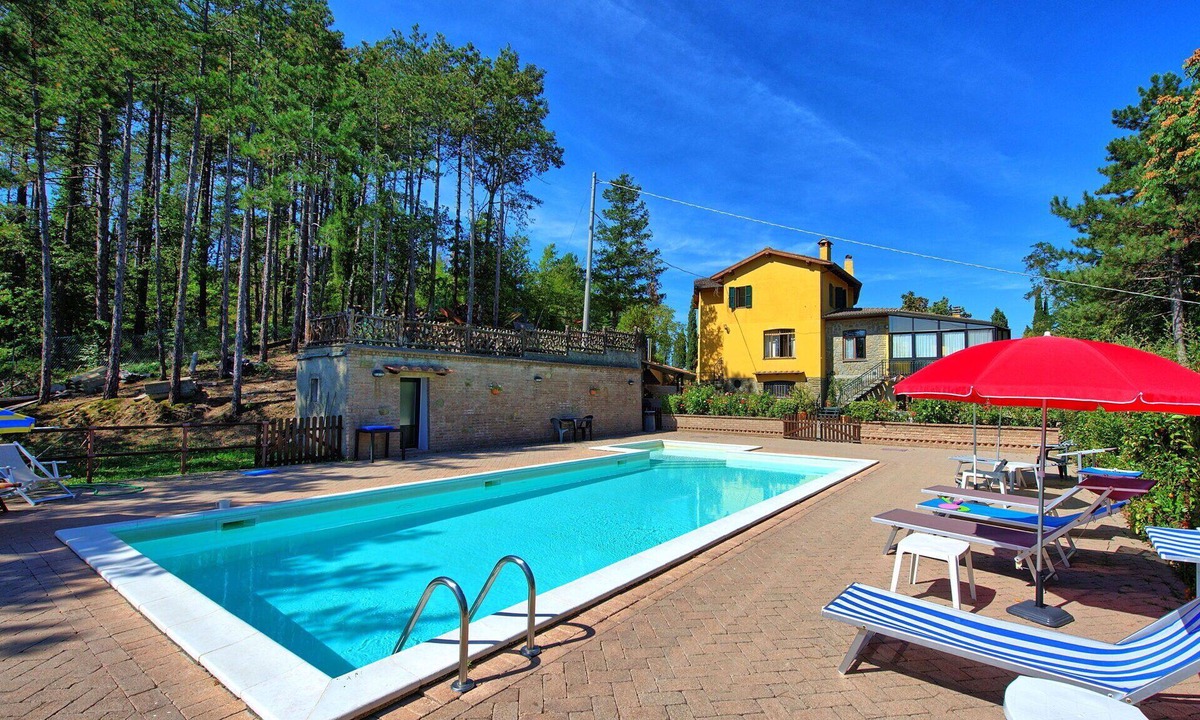 Scheggia Villa | Private Villa with private pool, WIFI, TV, balcony, pets allowed, panoramic view, close to Arezzo