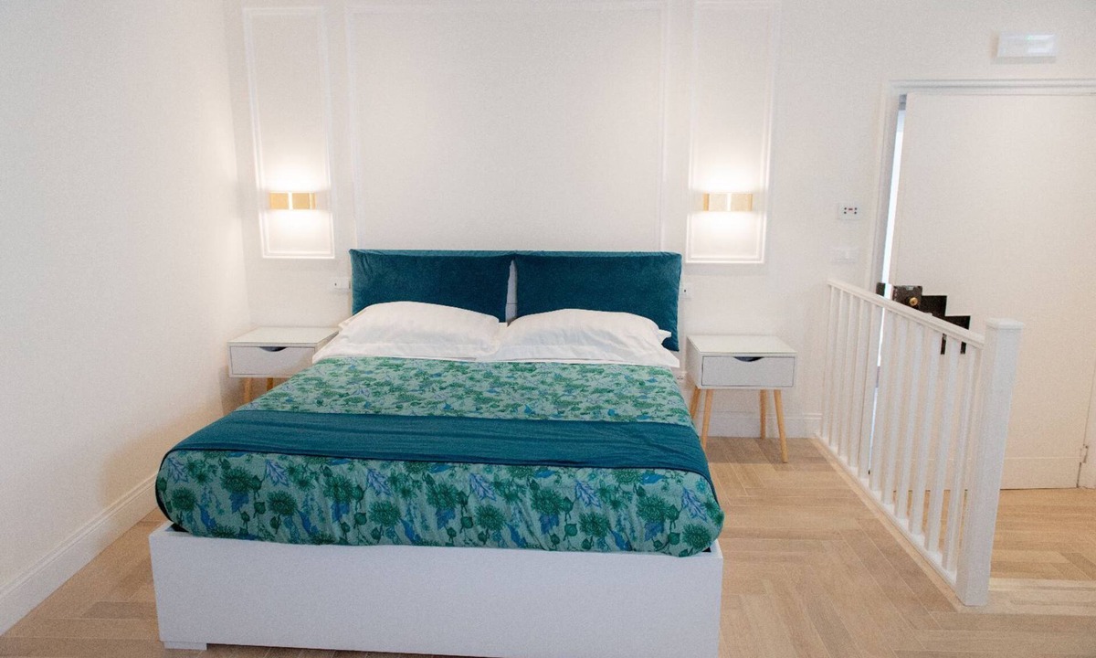 Roman Ghetto Apartment | Rome in Suite is located on the ground floor of a 1400 building, near the Pantheon