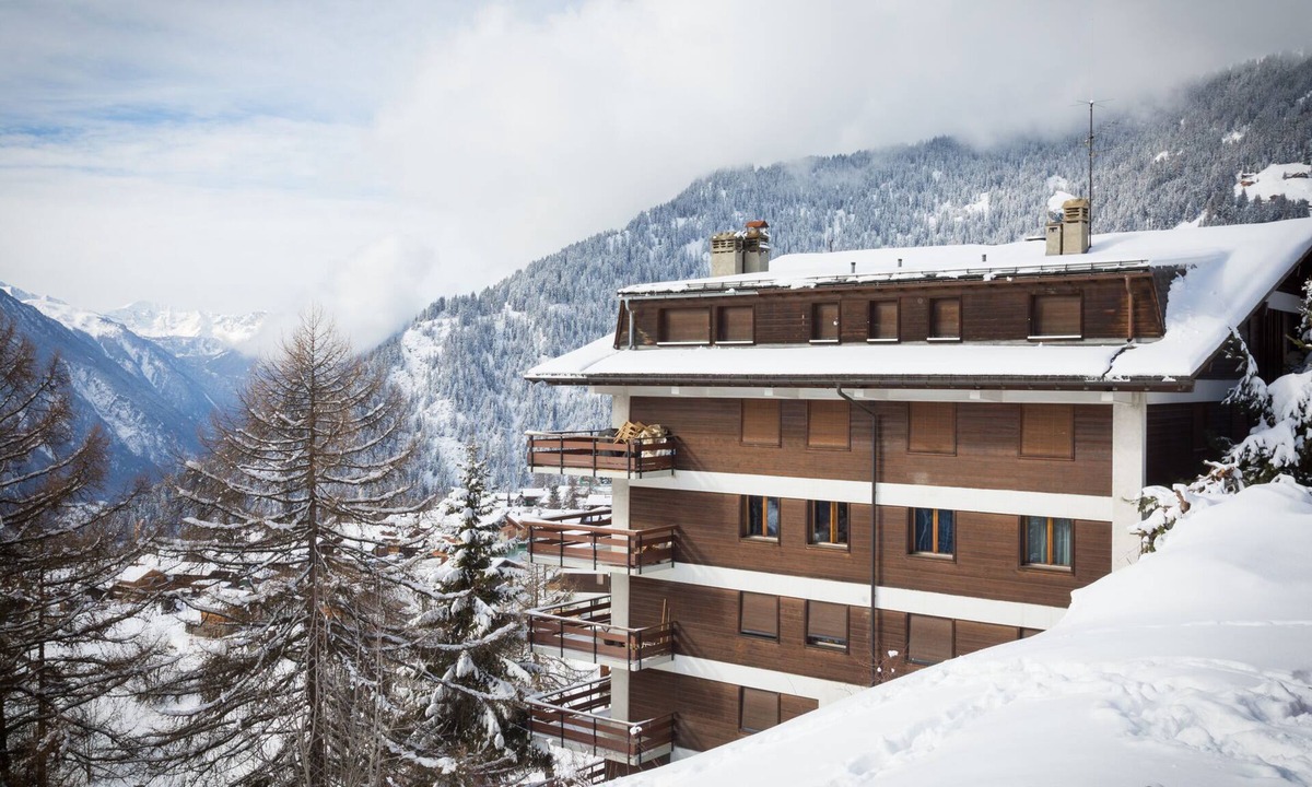 Verbier Apartment | Royal 6, centrally located. Close to shops and restaurants