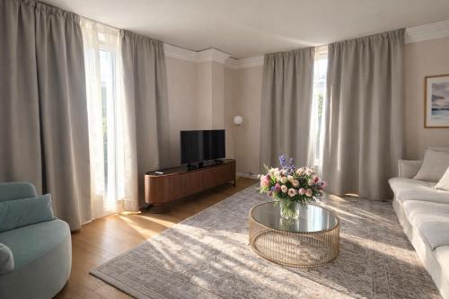 Roiano-Gretta-Barcola-Cologna-Scorcola Apartment | Royal Suite Apartment