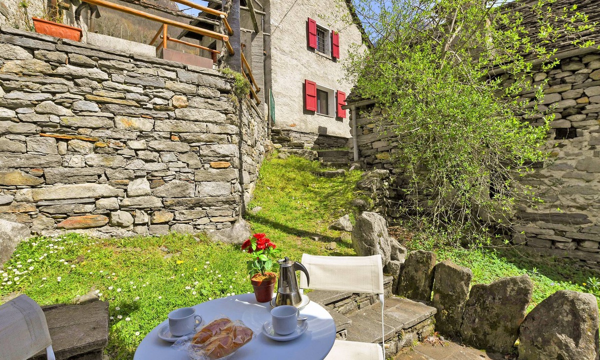 Lavertezzo Ski Chalet | Rustico Esterina in Val Verzasca for 4, Lavertezzo, Val Verzasca, Switzerland