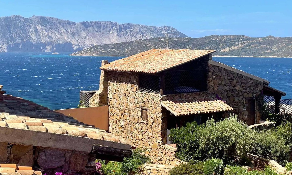 Capo Coda Cavallo Apartment | SAN TEODORO PUNTA EST AMPIO TRILOCALE VISTA MARE