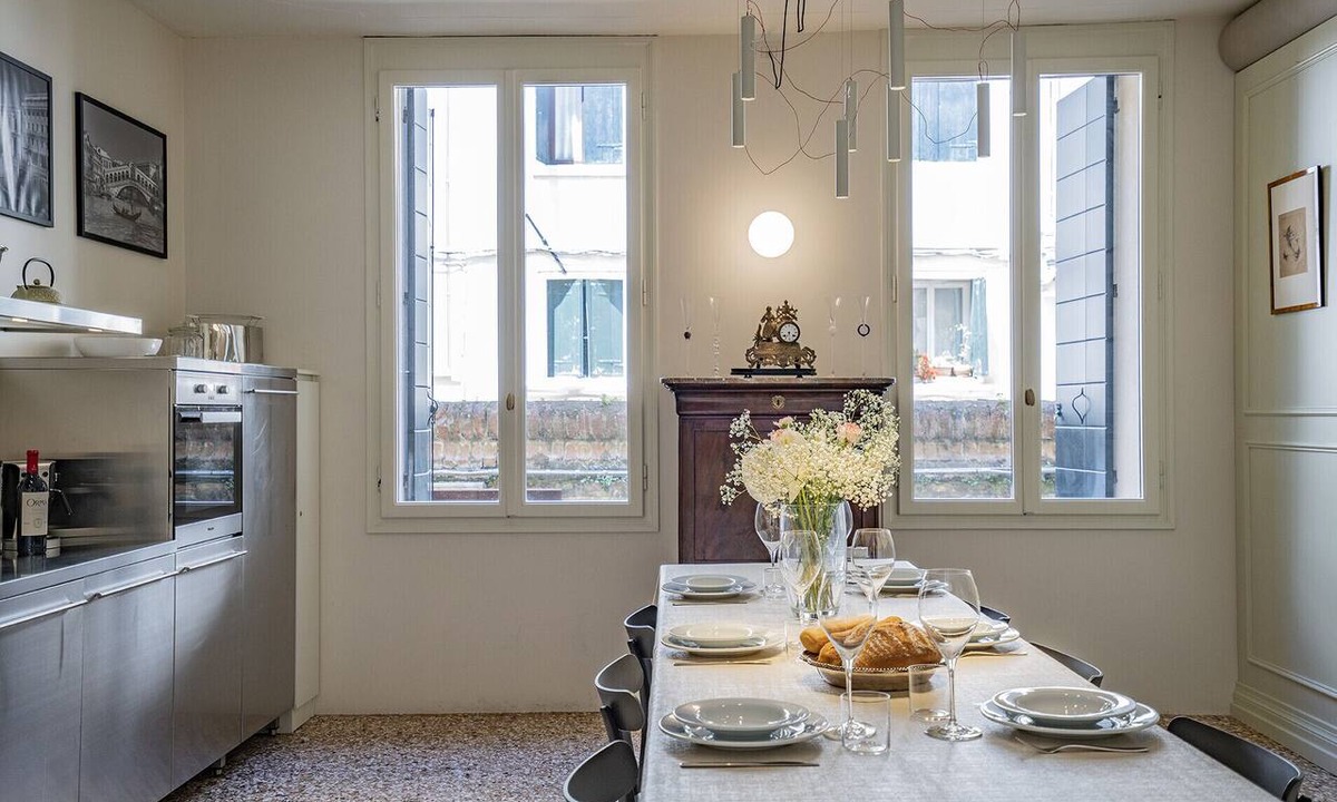 Cannaregio Apartment | Sartor Apartment with Canal View and Private Court