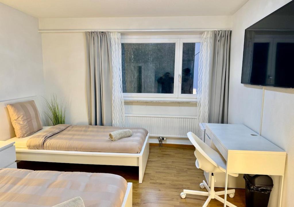 Nussbaumen Apartment | Skyline Retreat Jedes Zimmer mit TV