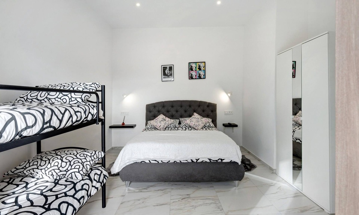 San Lazzaro House | Sole Room with Private Bathroom and Mountain View