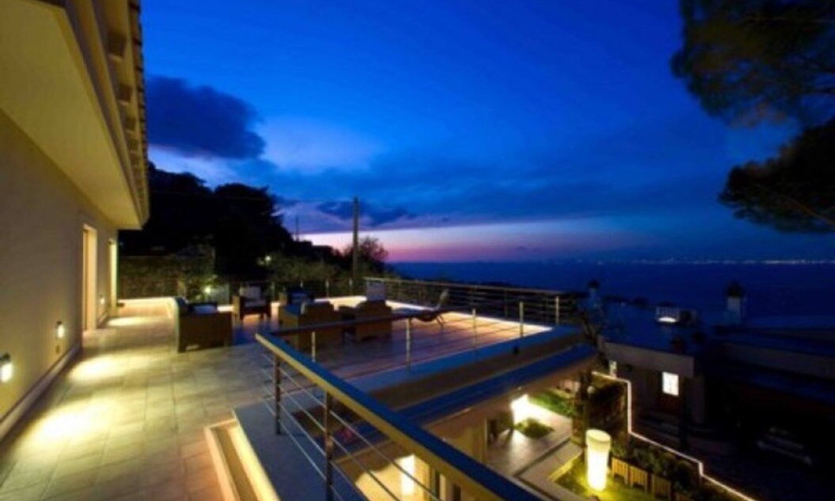 Monte Chiaro Villa | Sorrent Exquisite is a luxury villa to rent in Amalfi Coast, Sorrento