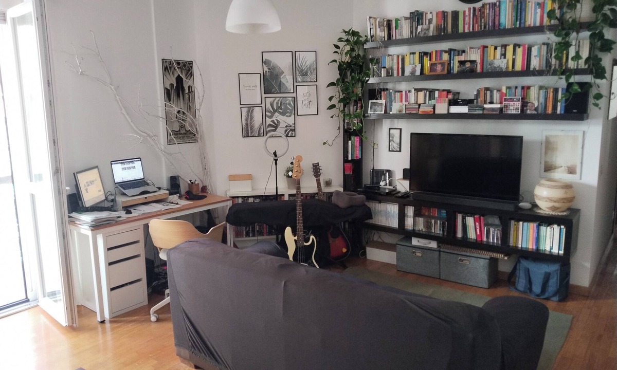 Isola del Bosco - Delle Corti House | Spacious room in three-room apartment within walking distance of the M1