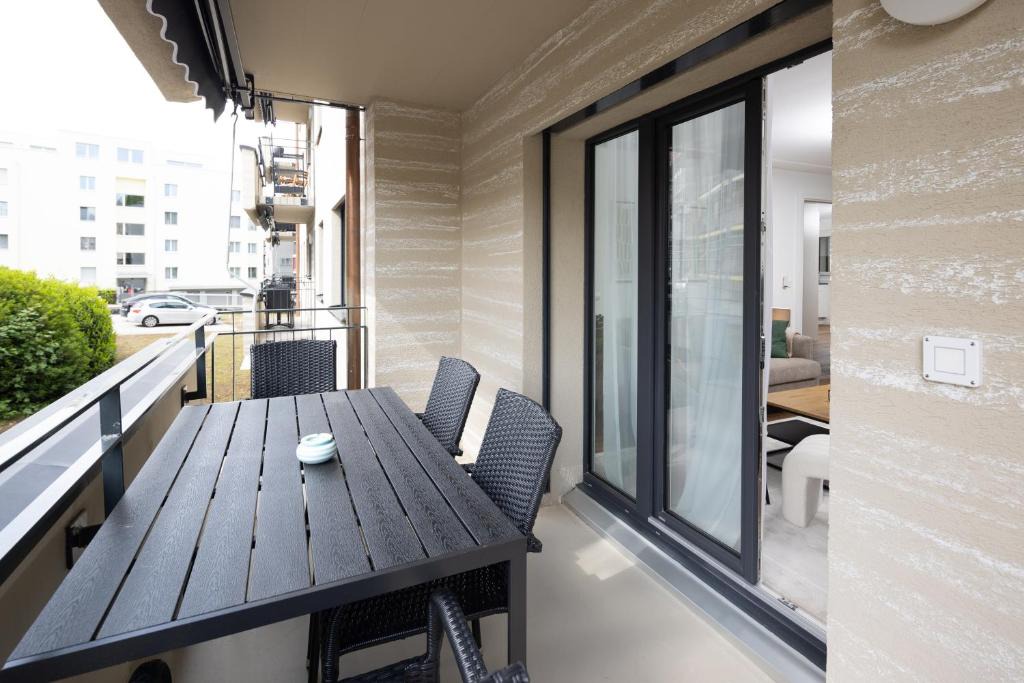 Kuessnacht Apartment | STAYY Rigi Suites - Self-check-in Premium Apartments - 20min to Lucern - 7min Walk to Lake - Public Transport - Washer Dryer