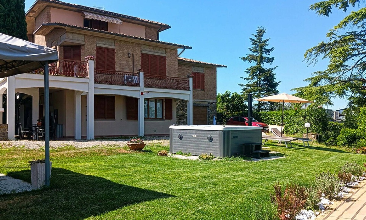 Montarioso Apartment | Stunning apartment in Monteriggioni with WiFi