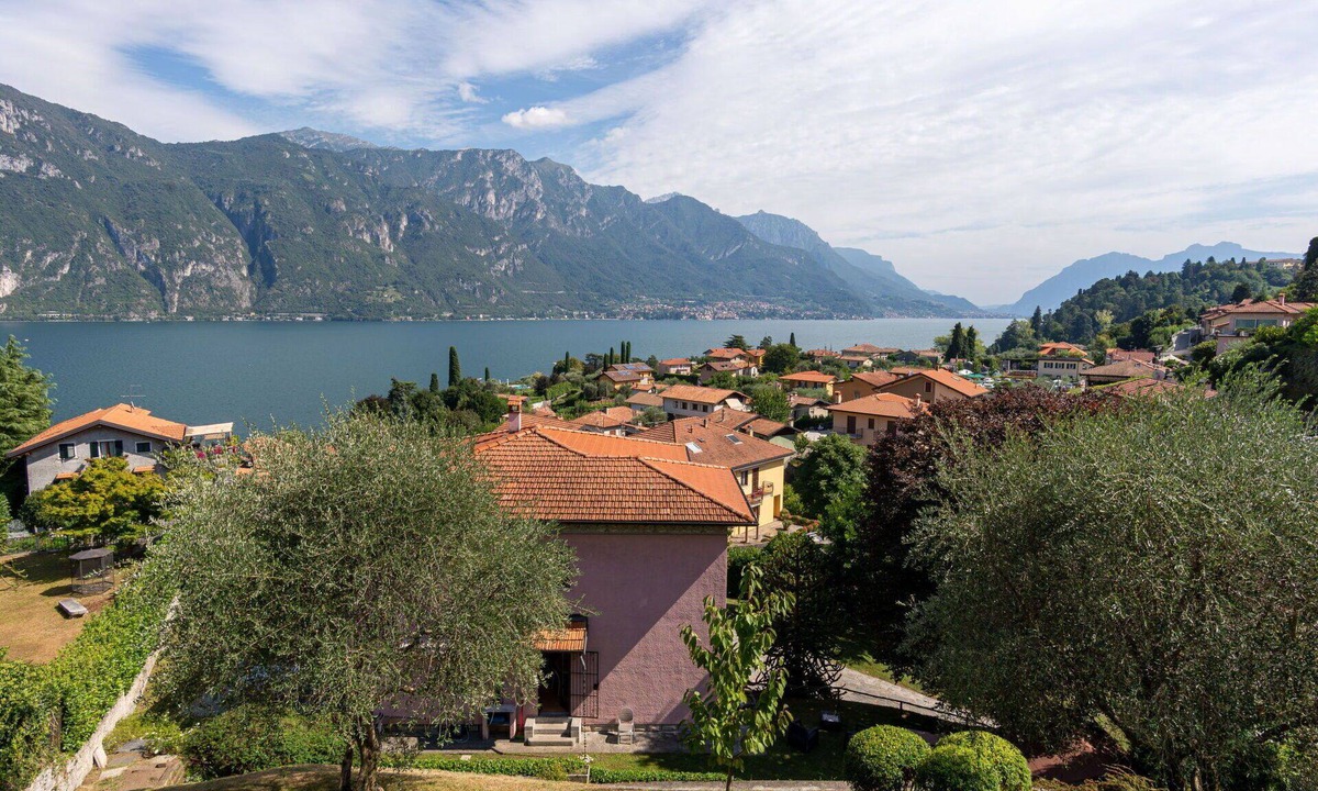 Bellagio Villa | Stunning private villa for 7 people with WIFI, A/C, TV, patio and pets allowed