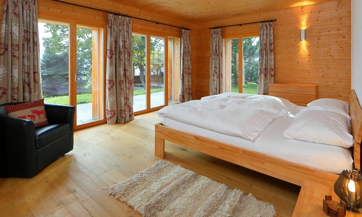 Chesieres House | Stunning private villa for 8 guests with hot tub, WIFI, TV, terrace, pets allowed and parking