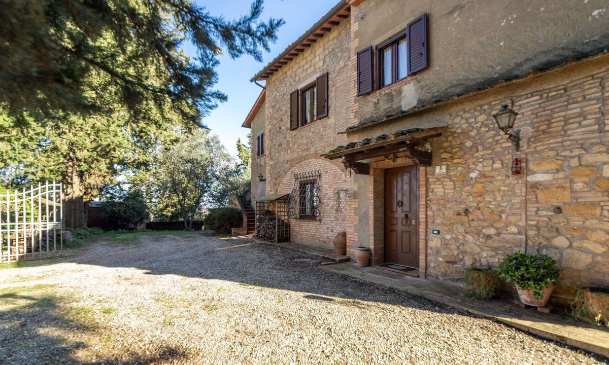 Poggibonsi Villa | Stunning villa for 6 people with A/C, WIFI, TV, pets allowed and panoramic view