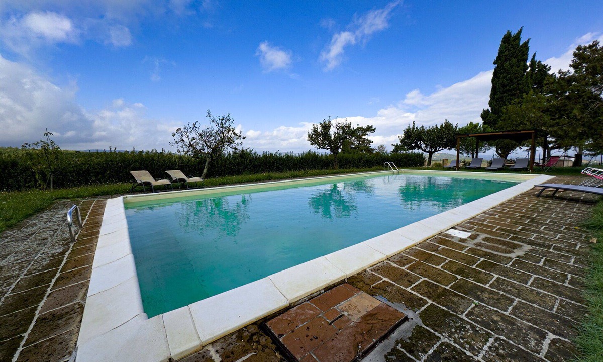 Fratta House | Stunning villa for 10 people with pool, WIFI, TV, patio and panoramic view