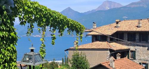 Menaggio House | The House on the Bridge- La Casa sul Ponte