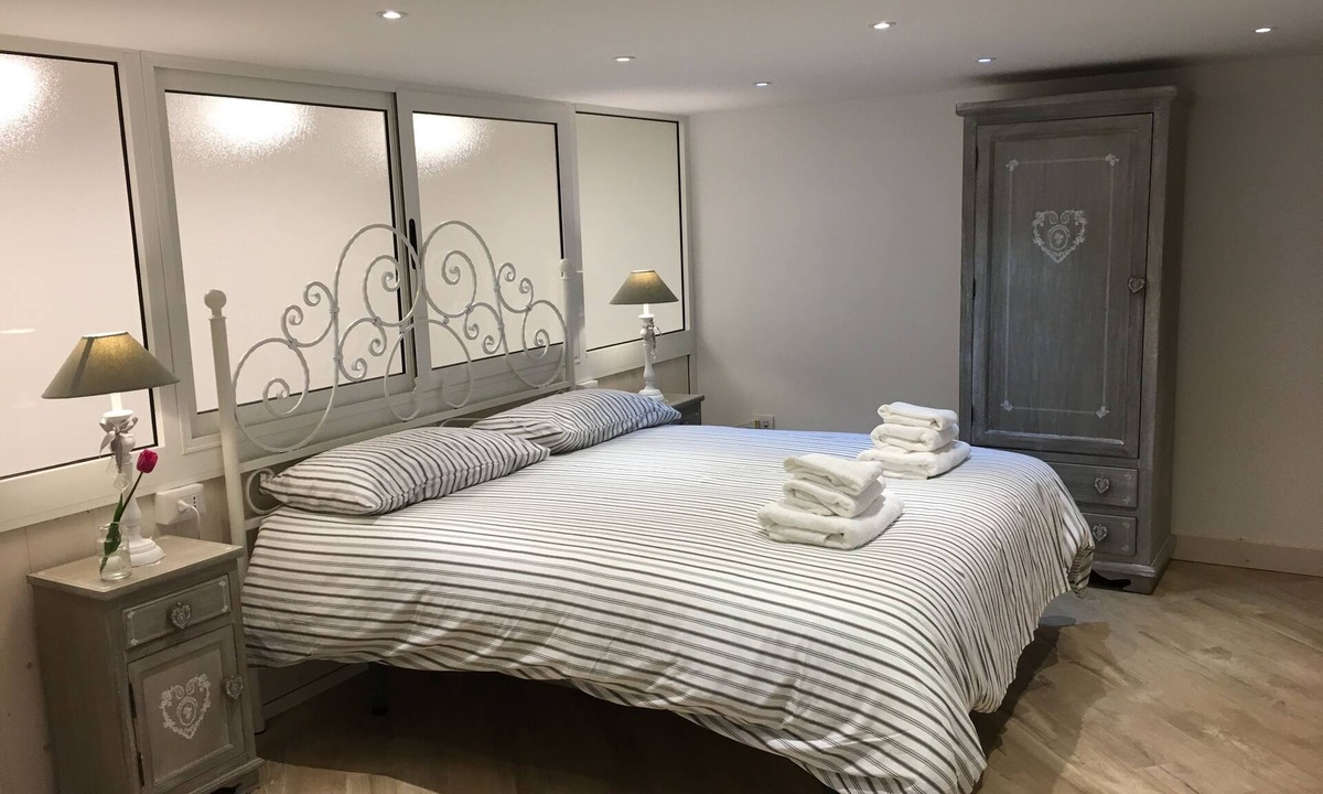 Chiaia Bed & Breakfast | The staircase of Chiaia: romantic room