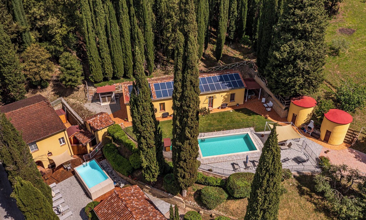 Chiusi Villa | TWO PRIVATE VILLAS WITH 2 HEATED SWIMMING POOLS IN LUSH PRIVATE ESTATE SLEEPS 12