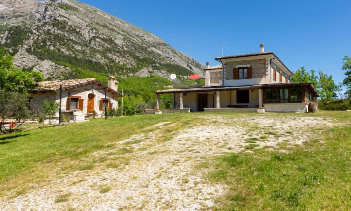 Taranta Peligna House | Vacation home Acque Vive (TPI100) in Taranta Peligna - 10 persons, 4 bedrooms