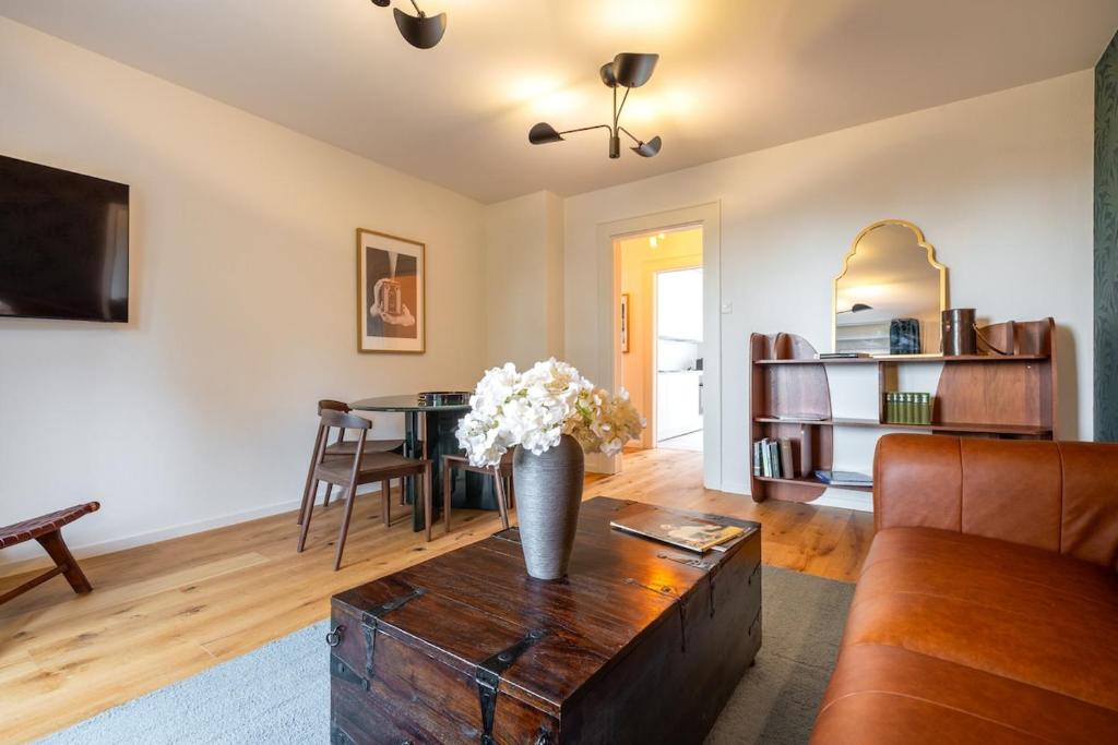 District 6 Apartment | Velvet Flat · Unterstrass