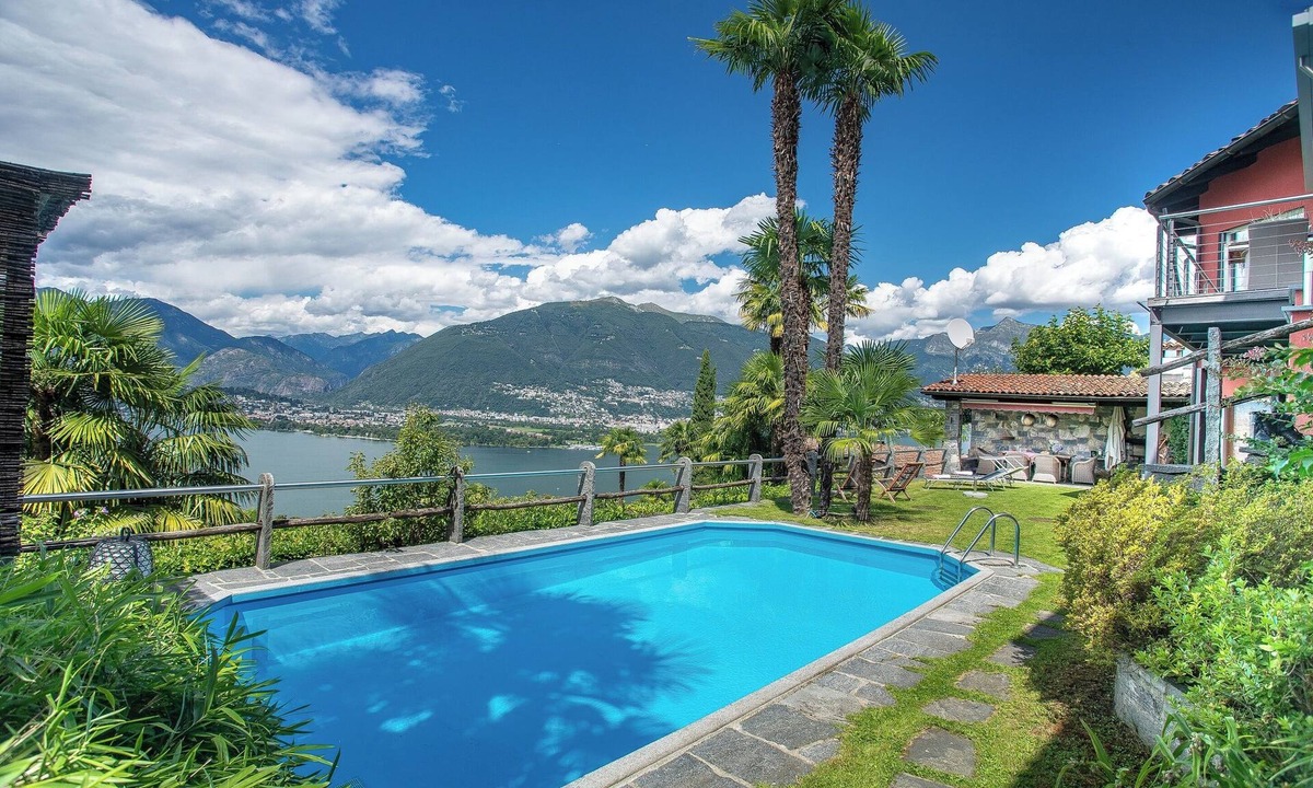 Gambarogno House | View, sun, own pool - is there anything more beautiful on holiday?