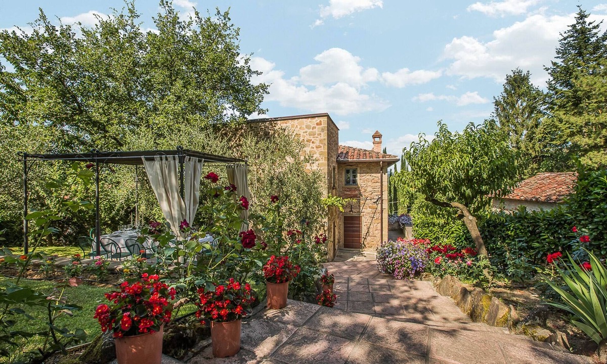 Ripoli House | Villa in Monterchi-Arezzo,Pool,Whirlpool,Wi-Fi,Aircon,gorgeous view, sleep 10