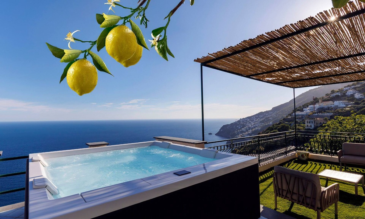 San Michele Villa | Villa Le Porpore between Positano and Amalfi, with an enchanting sea view.