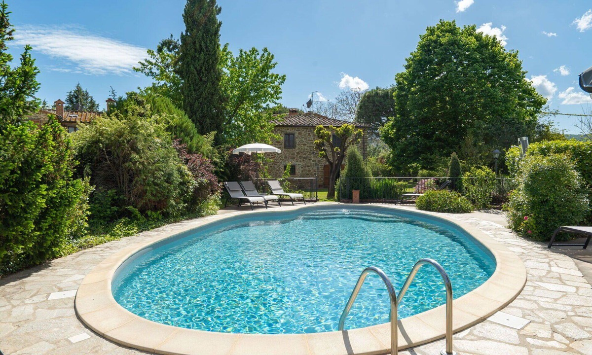 Civitella in Val di Chiana Villa | Wonderful private villa for 10 guests with WIFI, private pool, TV, pets allowed and panoramic view