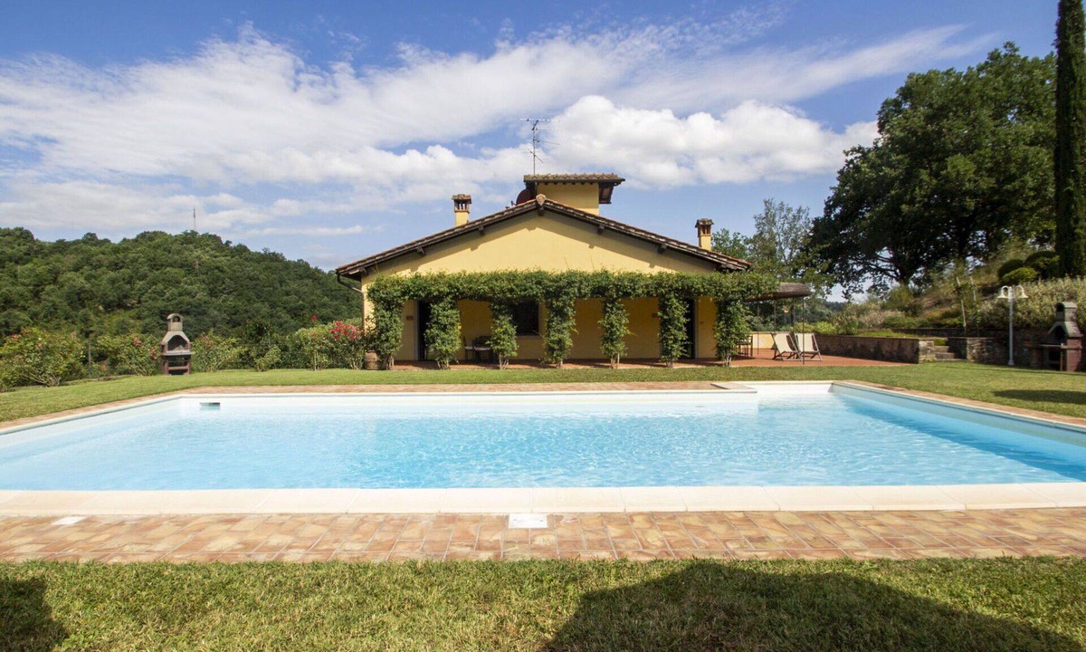 San Giovanni Valdarno Villa | Wonderful private villa with WIFI, private pool, TV, terrace, pets allowed and panoramic view