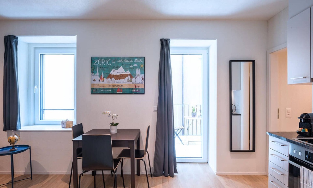 Center Apartment | ZH Anna III - HITrental Central Station Apartments