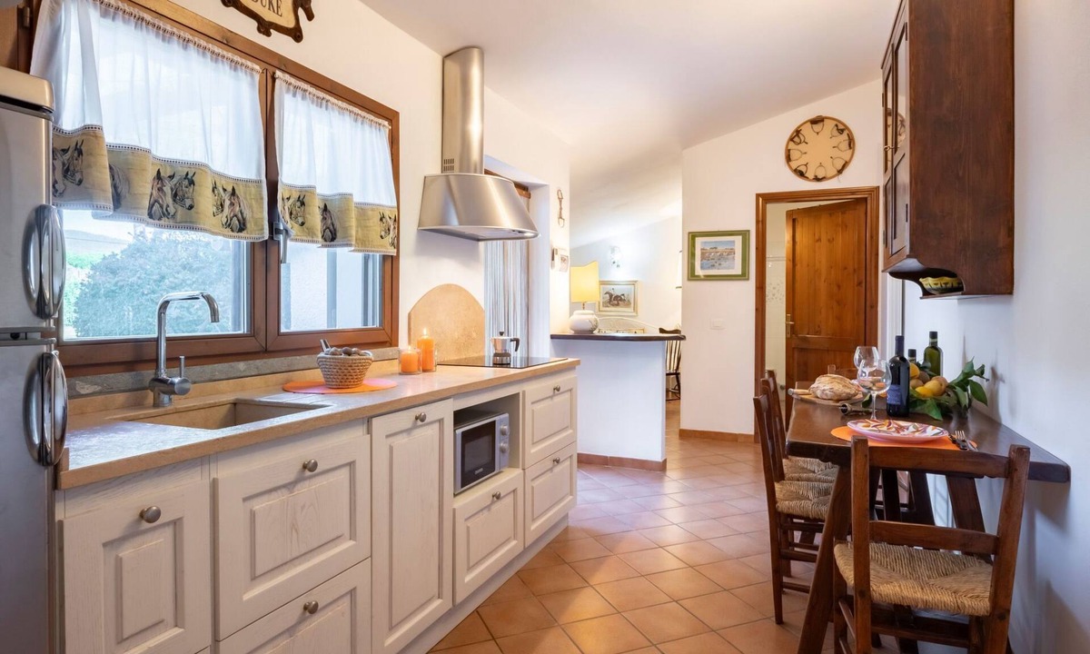 Castiglione della Pescaia Apartment | Zweizimmerwohnung für 3 Personen in einem Bauernhaus mit Schwimmbad by Interhome
