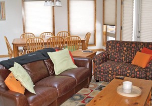 Great Location! Steps from Fort Rock Park, Walk to SHARC -passes included in Bend