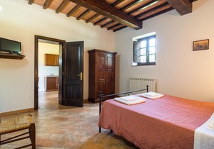 Urbane Mansion in Perugia with Swimming Pool