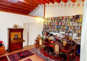 Vucciria's Yellow Cozy Room