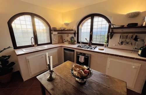 Giove Villa | 1700s stone farmhouse villa + 2 apartments on 10 acres for 10 guests. With pool!