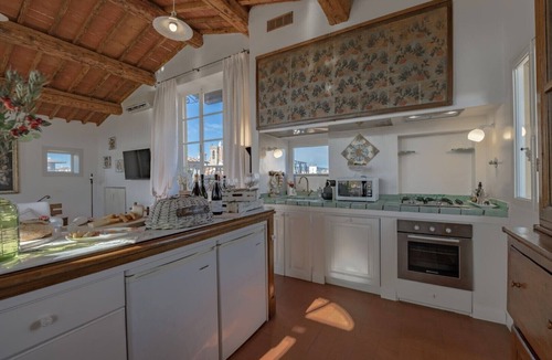 Santa Croce Apartment | 2BR Deluxe Loft Superb Private Rooftop Premier Location Uffizi Gallery