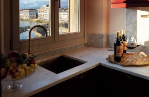 San Frediano Apartment | 2BR Iconic River Views Deluxe 16th Century Palazzo Fast WIFI Wine