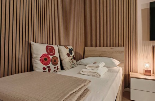 Gallarate Bed & Breakfast | 3) Double room with private bathroom 8 minutes from Milan Malpensa Airport.
