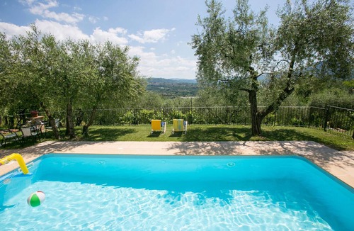 Mologno Villa | 4 Bedroom Villa with Private Pool, Fantastic Views, in an Olive Grove