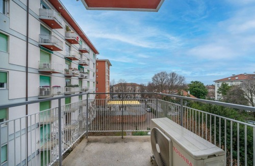 Udine Apartment | 99 sqm apartment, ideal for 5 people, located on the fourth floor of a building with an elevator. The property is equipped with all amenities, including a cozy balcony. The accommodation is situated in a prime location, just a short distance from the tra