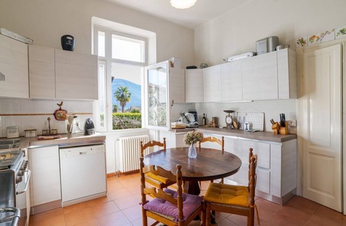 Consiglio di Rumo Apartment | A charming, detached, 200-square-meter period house on three levels, accommodating up to 10 people.The property is located in Gravedona e Uniti, a charming village on the northwest shore of Lake Como, known for its historic center and picturesque lakefro