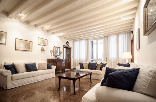 Dorsoduro Apartment | Accademia Terrazza - sleeps 6 guests in 3 bedrooms