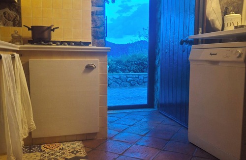 Faicchio Ski Chalet | Accommodation in the complete relaxation of nature, minimal with elegant details.