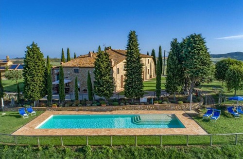Pienza Apartment | Agriturismo Bonello Flat 1 Bedroom Apartment with Pool, Garden and Wi-Fi